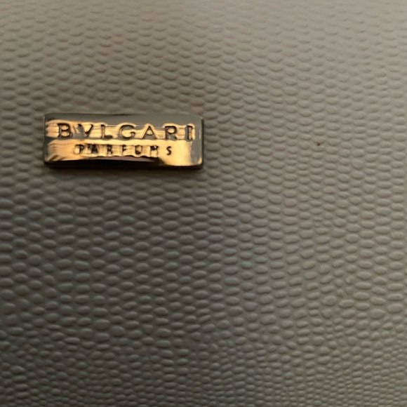 BVLGARI Perfumes Make-Up Toiletries Pouch. Large BVLGARI zipper pull. - Picture 7 of 10